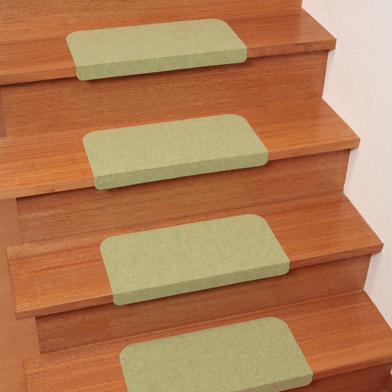 サンコー おくだけ吸着 折り曲げ付階段マット グリーン 15枚入【送料無料】 滑り止め 洗える ペット用品 犬用品 撥水マット ジョイントマット 床暖房対応 消臭加工 国産