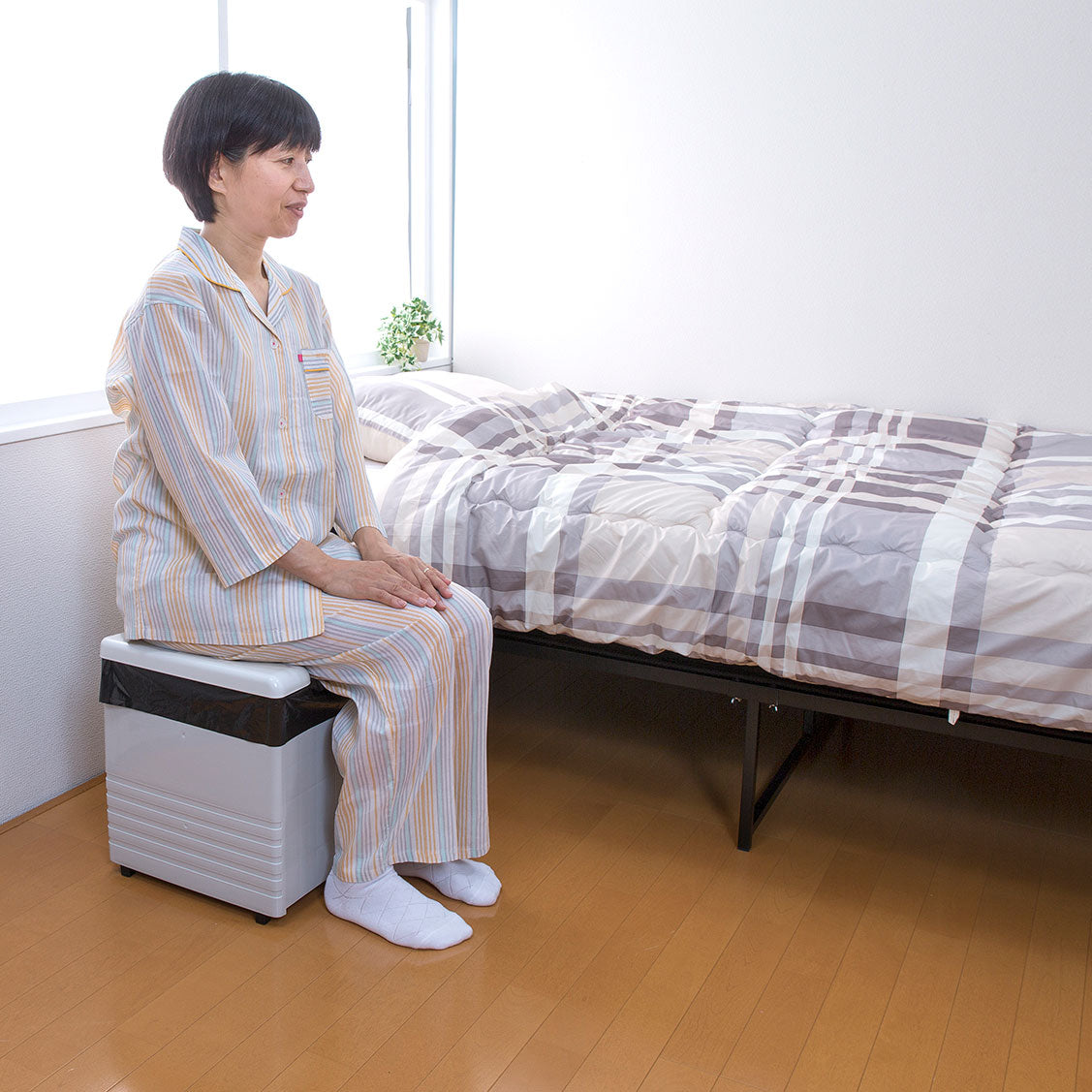 サンコー 簡易ポータブルトイレ グレー【送料無料】 防災用品 災害対策 簡単