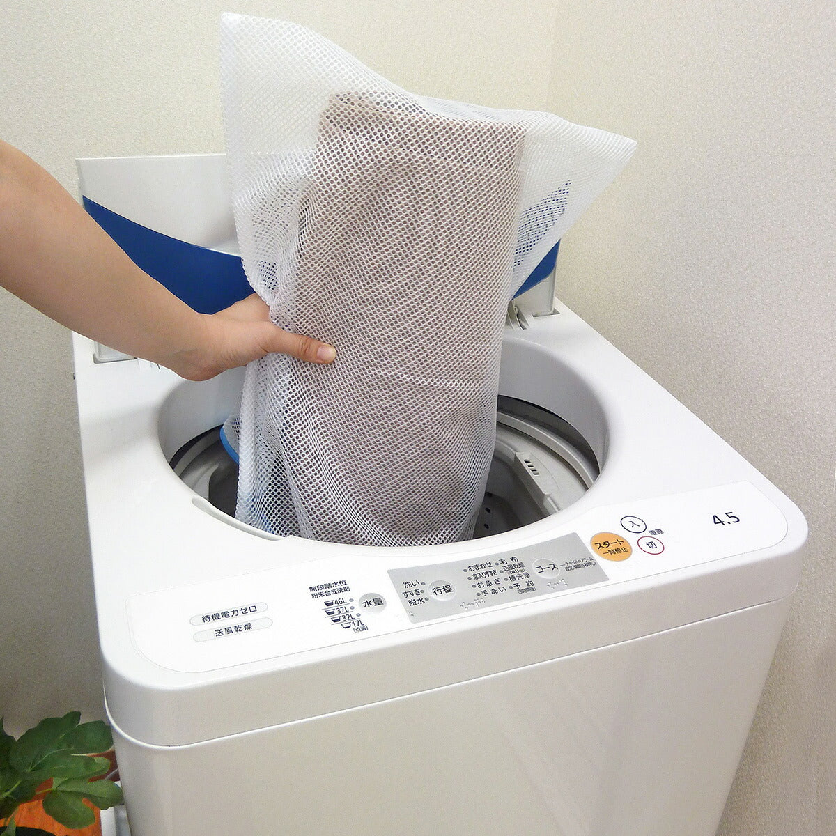 サンコー おくだけ吸着 ペット用床保護マット ベージュ 撥水 防臭 洗濯可 タイルマット