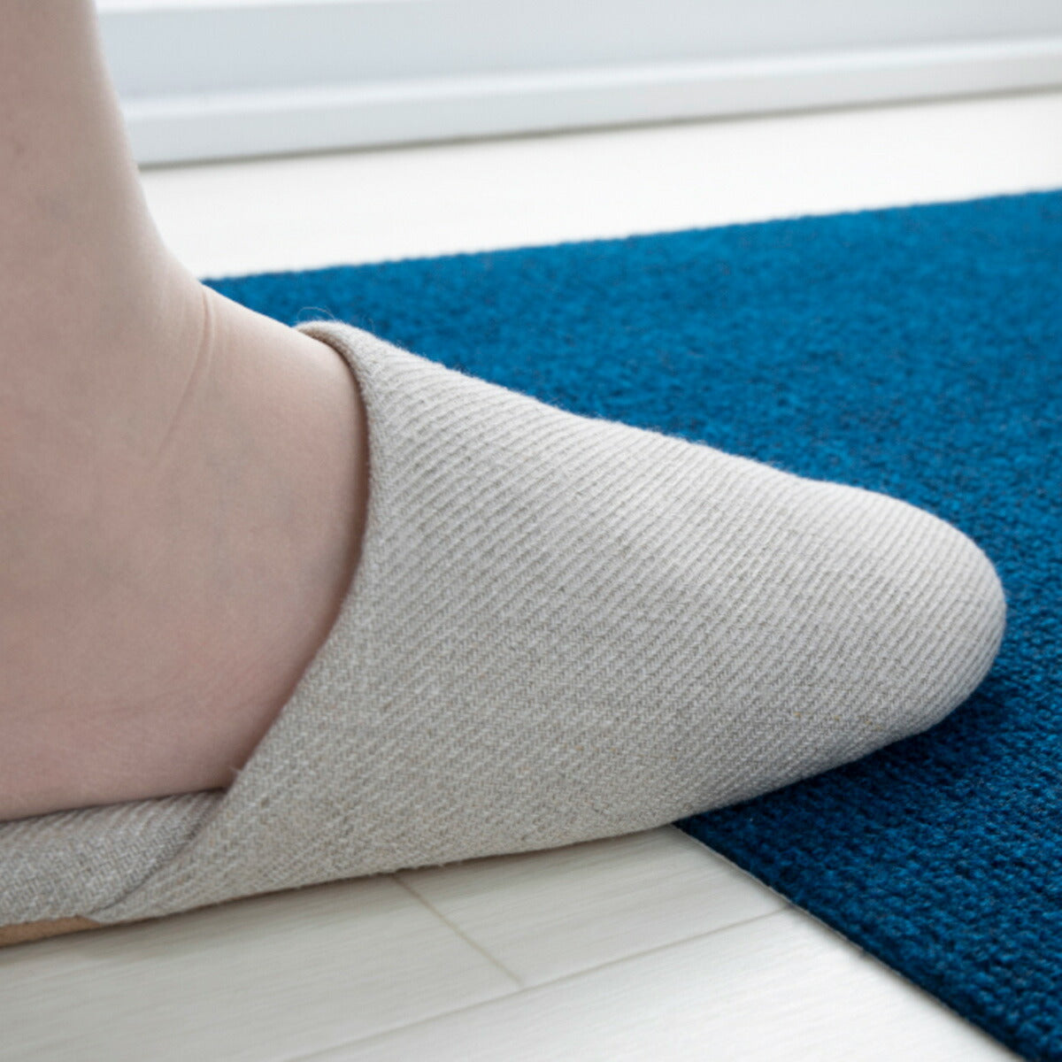 サンコー おくだけ吸着 撥水タイルマット ネイビー 8枚 撥水 防臭 洗濯可 タイルマット